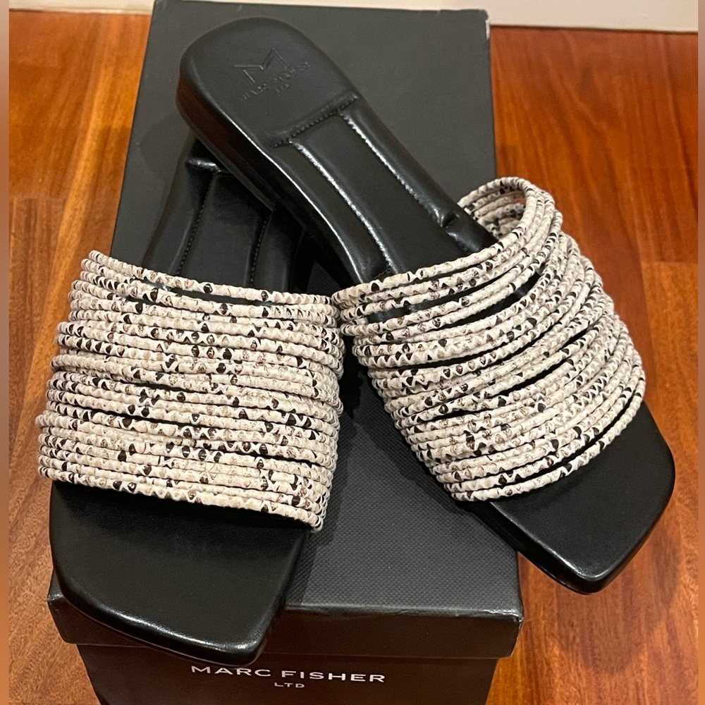 Marc Fisher LTD
Style: Maddie Flat Sandal, Black 001